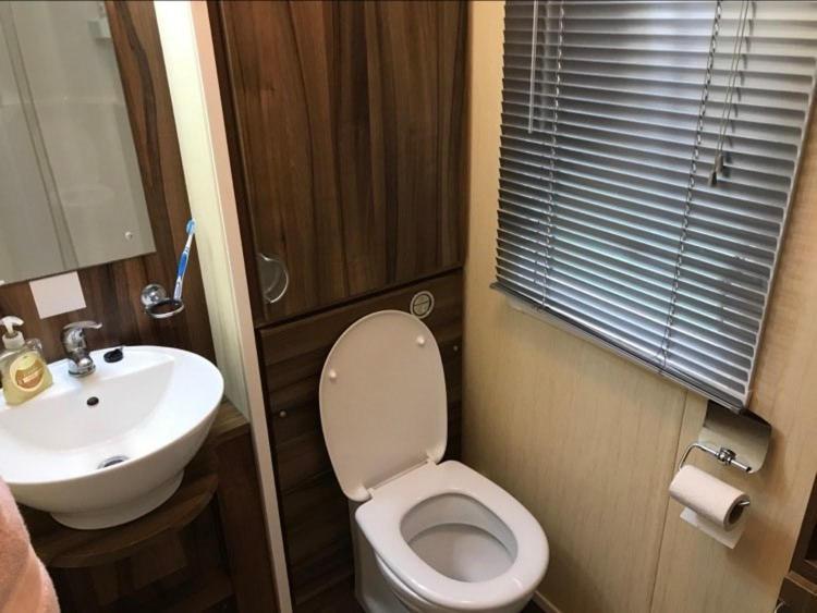 The Winchester Luxury Pet Friendly Caravan On Broadland Sands Holiday Park Between Lowestoft And Great Yarmouth Hotel Corton  Bagian luar foto